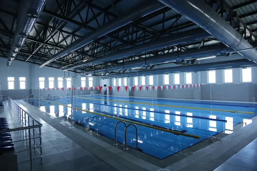 Edremit yarı olimpik yüzme havuzu